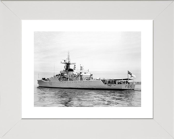 HMS Tenby F65 Royal Navy Whitby Class Frigate Photo Print or Framed Print - Hampshire Prints