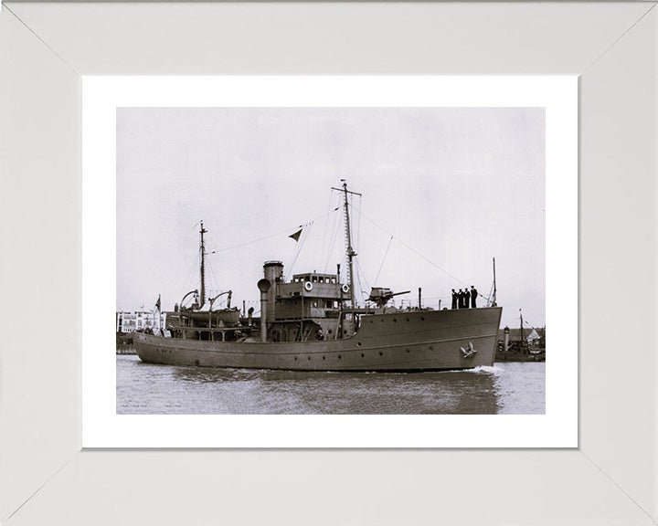 HMS Mastiff T10 Royal Navy Dog class trawler Photo Print or Framed Print - Hampshire Prints