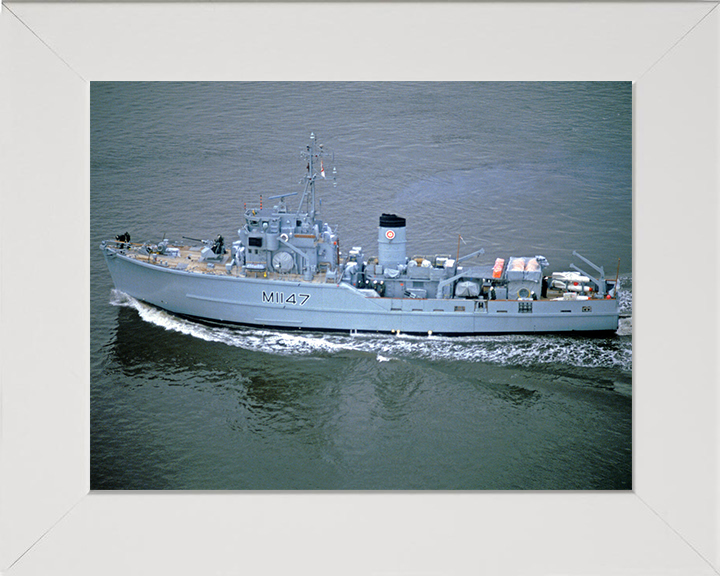 HMS Hubberston M1147 | Photo Print | Framed Print | Ton Class | Minesweeper | Royal Navy