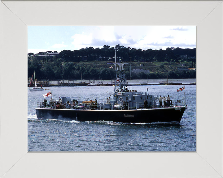 HMS Flintham M2628 | Photo Print | Framed Print | Ham Class | Minesweeper | Royal Navy