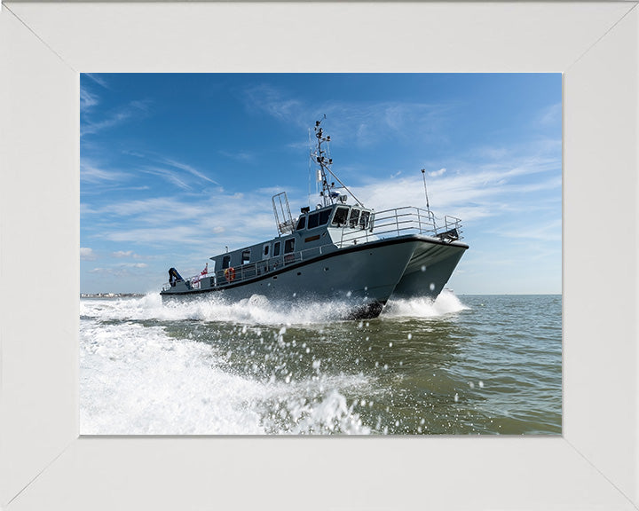 HMS Magpie H130 | Photo Print | Framed Print | Coastal Survey Vessel | Royal Navy - Hampshire Prints