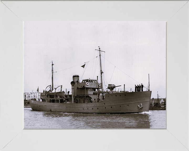 HMS Mastiff T10 Royal Navy Dog class trawler Photo Print or Framed Print - Hampshire Prints