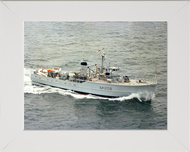 HMS Lewiston M1208 | Photo Print | Framed Print | Ton Class | Minesweeper | Royal Navy