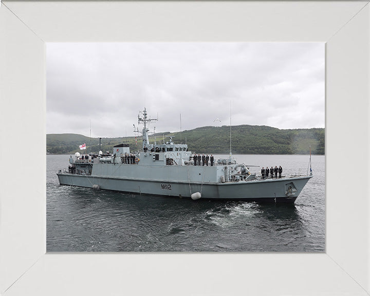 HMS Shoreham M112 | Photo Print | Framed Print | Sandown Class | Minehunter | Royal Navy - Hampshire Prints