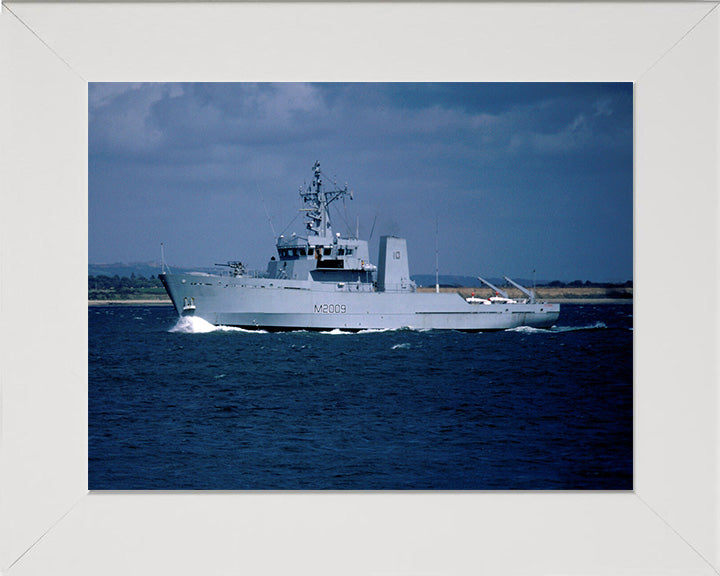 HMS Itchen M2009 Royal Navy River class minesweeper Photo Print or Framed Print - Hampshire Prints