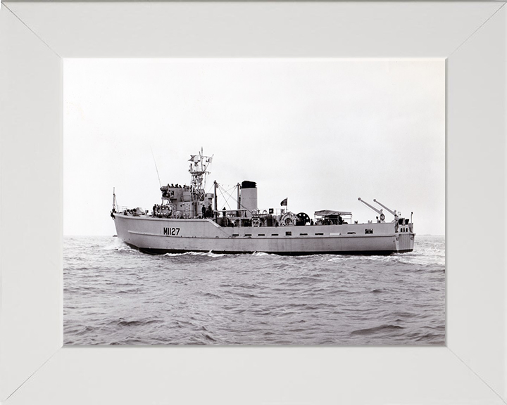 HMS Darlaston M1127 | Photo Print | Framed Print | Ton Class | Minesweeper | Royal Navy