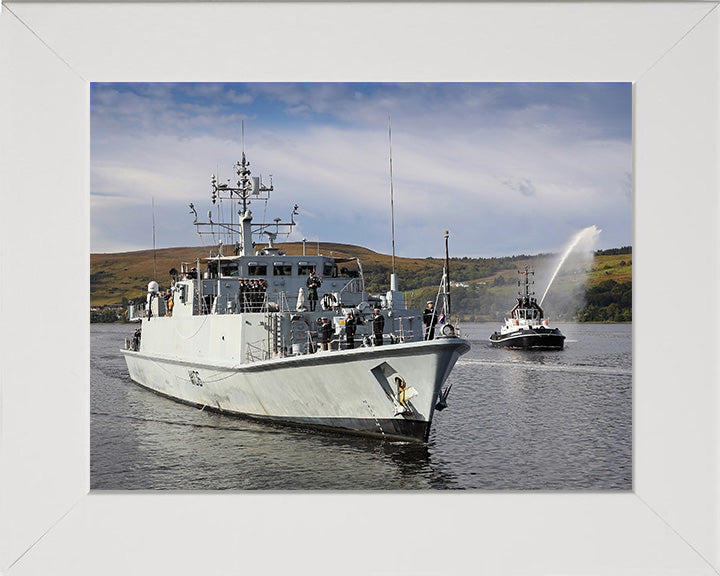 HMS Penzance M106 | Photo Print | Framed Print | Sandown Class | Minehunter | Royal Navy - Hampshire Prints