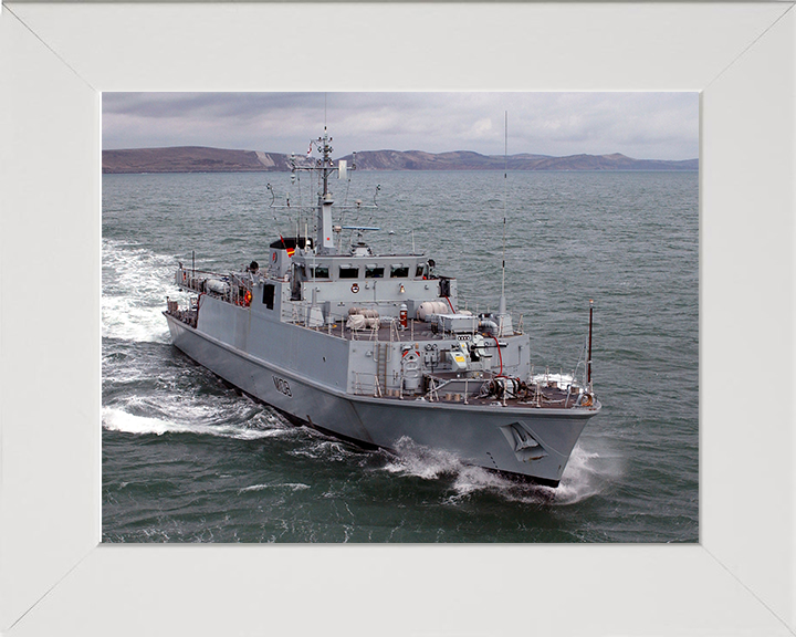 HMS Grimsby M108 Royal Navy Sandown class minehunter Photo Print or Framed Print - Hampshire Prints