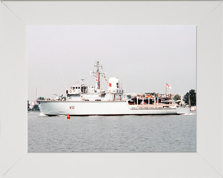 HMS Cottesmore M32 Royal Navy Hunt class minehunter Photo Print or Framed Print - Hampshire Prints