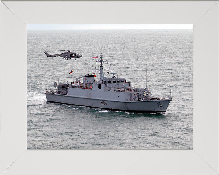 HMS Grimsby M108 Royal Navy Sandown class minehunter Photo Print or Framed Print - Hampshire Prints