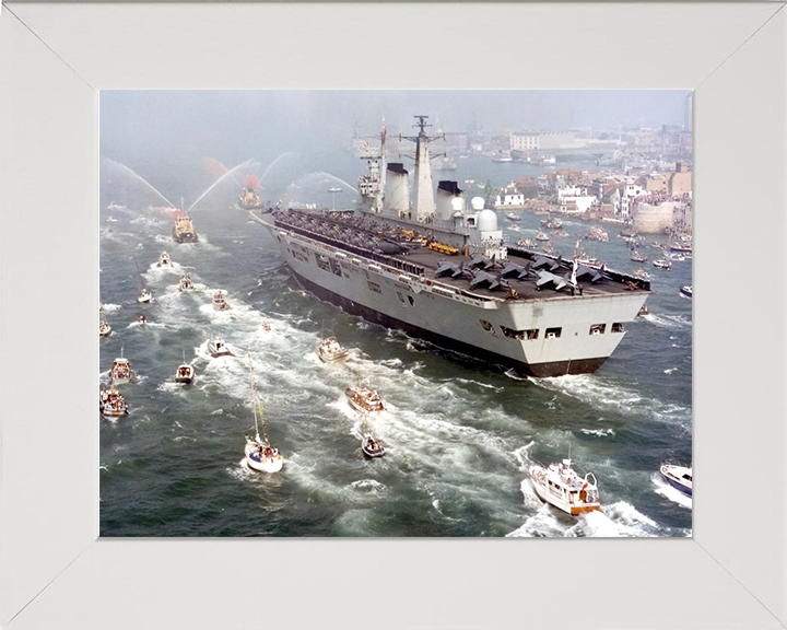 HMS Invincible R05 | Photo Print | Framed Print | Invincible Class | Aircraft Carrier | Royal Navy - Hampshire Prints