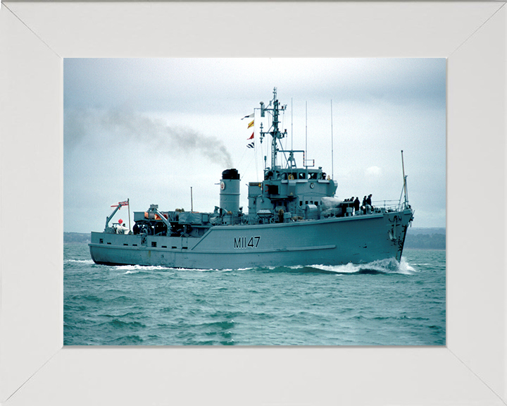 HMS Hubberston M1147 | Photo Print | Framed Print | Ton Class | Minesweeper | Royal Navy