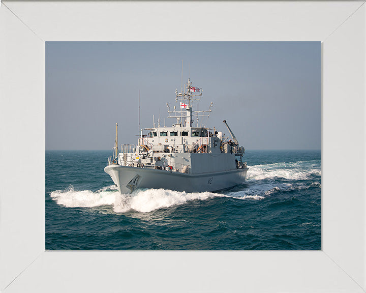 HMS Shoreham M112 | Photo Print | Framed Print | Sandown Class | Minehunter | Royal Navy