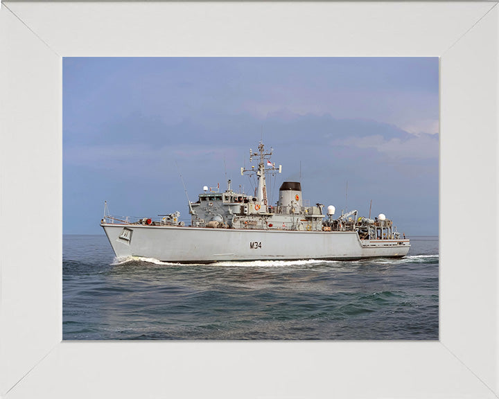 HMS Middleton M34 | Photo Print | Framed Print | Hunt Class | Mine Warfare Vessel | Royal Navy - Hampshire Prints