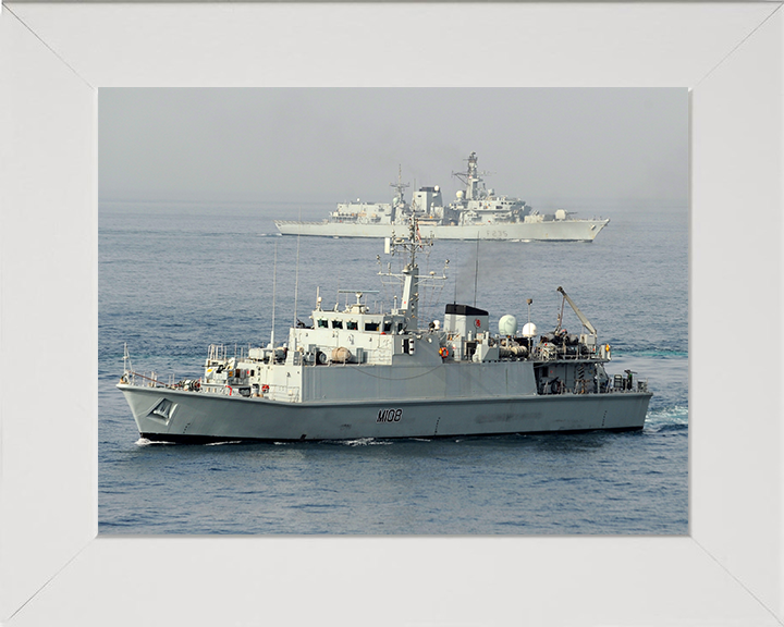 HMS Grimsby M108 | Photo Print | Framed Print | Sandown Class | Minehunter | Royal Navy