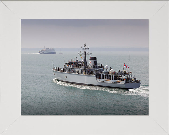 HMS Middleton M34 Royal Navy Hunt class mine countermeasures vessel Photo Print or Framed Print - Hampshire Prints