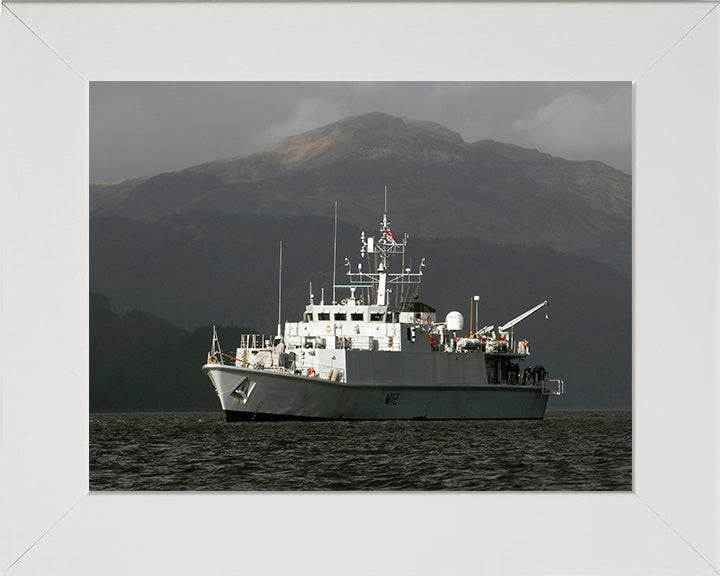 HMS Shoreham M112 | Photo Print | Framed Print | Sandown Class | Minehunter | Royal Navy - Hampshire Prints