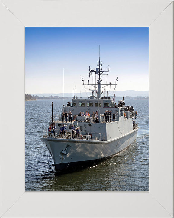 HMS Pembroke M107 | Photo Print | Framed Print | Sandown Class | Minehunter | Royal Navy - Hampshire Prints