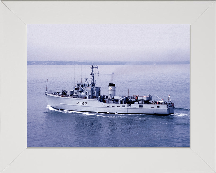 HMS Hubberston M1147 Royal Navy Ton-Class Minesweeper Photo Print or Framed Print - Hampshire Prints