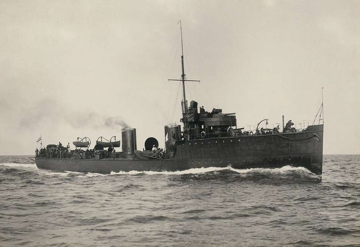 HMS Kale 1904 Royal Navy River class destroyer Photo Print or Framed Print - Hampshire Prints