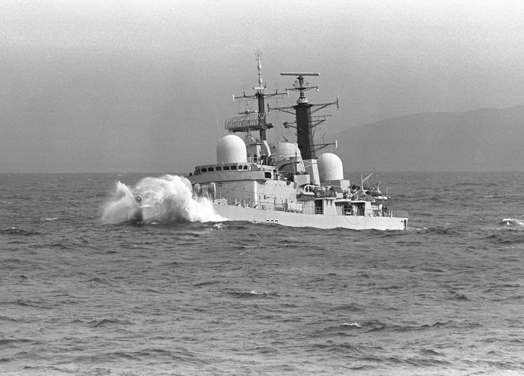 HMS Liverpool D92 Royal Navy Type 42 destroyer Photo Print or Framed Print - Hampshire Prints