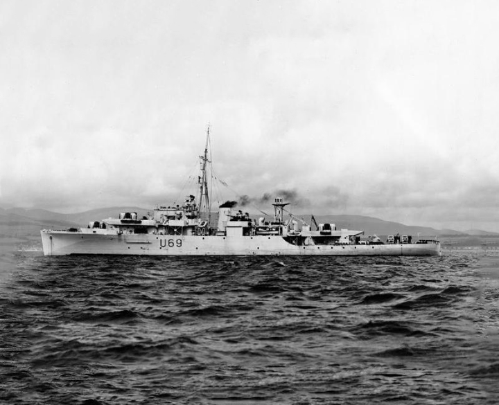 HMS Redpole U69 Royal Navy Black Swan Class sloop Photo Print or Framed Print - Hampshire Prints