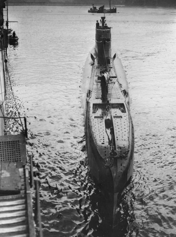 HMS Tuna N94 Royal Navy T class Submarine Photo Print or Framed Print - Hampshire Prints