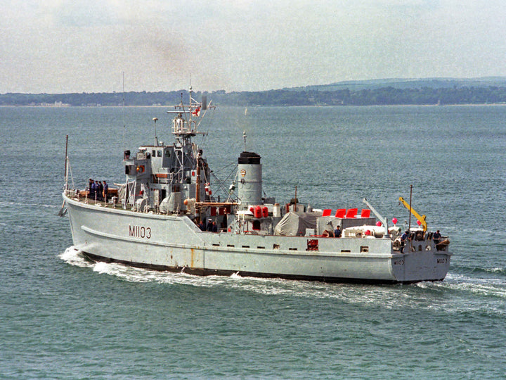 HMS Alfriston M1103 | Photo Print | Framed Print | Ton Class | Minesweeper | Royal Navy