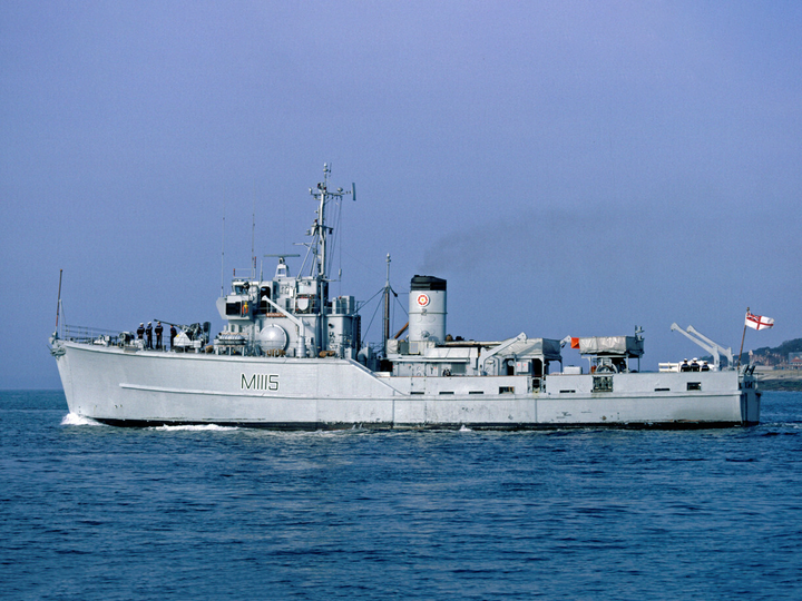 HMS Bronington M1115 | Photo Print | Framed Print | Ton Class | Minesweeper | Royal Navy