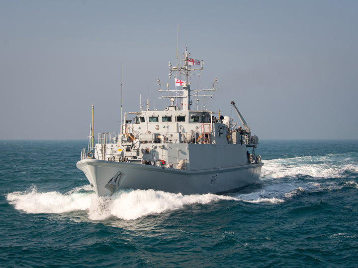 HMS Shoreham M112 | Photo Print | Framed Print | Sandown Class | Minehunter | Royal Navy