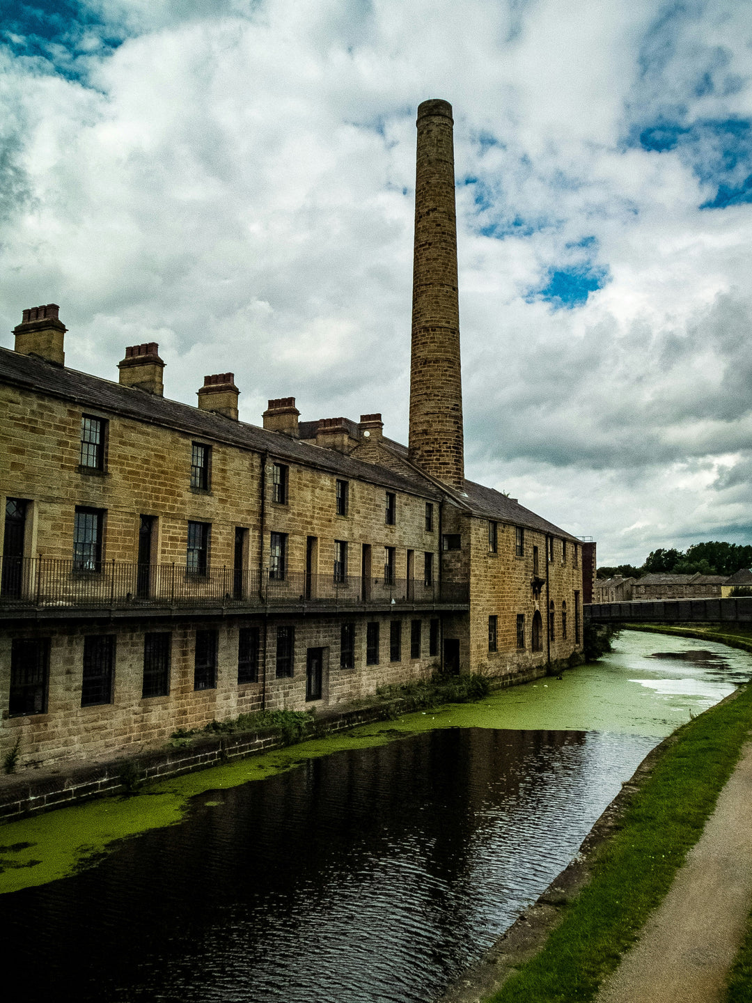 Slater Terrace Central Burnley Lancashire Photo Print - Canvas - Framed Photo Print - Hampshire Prints