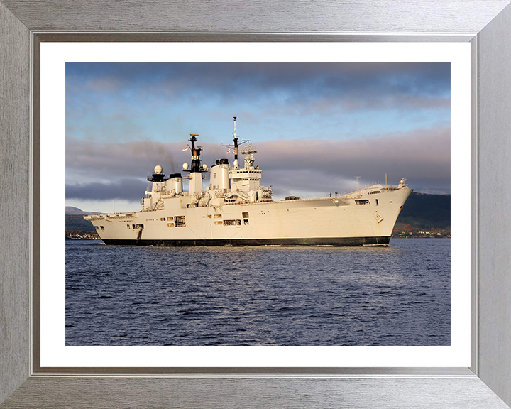 HMS Illustrious R06 | Photo Print | Framed Print | Invincible Class | Aircraft Carrier | Royal Navy - Hampshire Prints