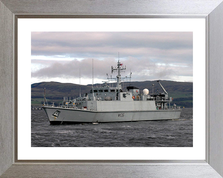 HMS Penzance M106 Royal Navy Sandown class minehunter Photo Print or Framed Print - Hampshire Prints