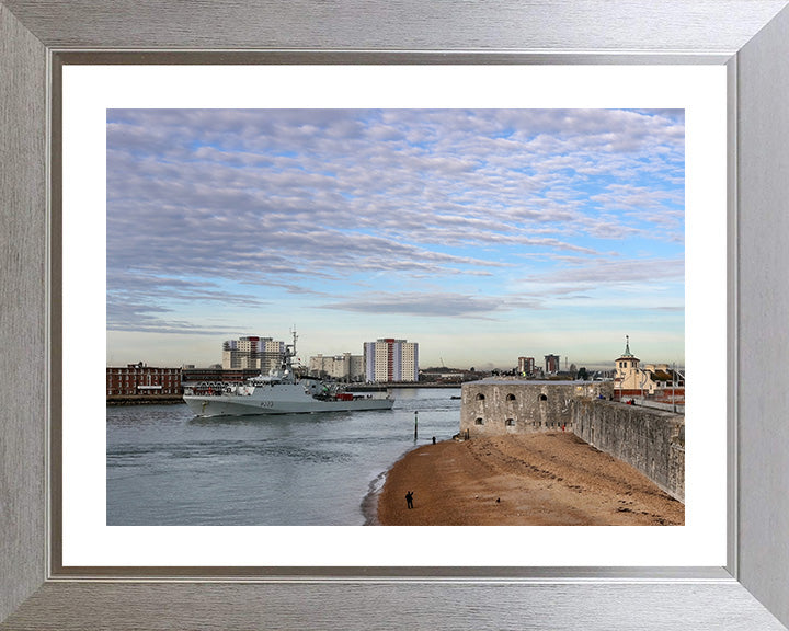 HMS Medway P223 | Photo Print | Framed Print | River Class | Patrol Vessel | Royal Navy - Hampshire Prints