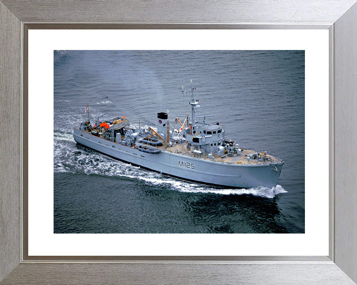 HMS Cuxton M1125 Royal Navy Ton class minesweeper Photo Print or Framed Print - Hampshire Prints