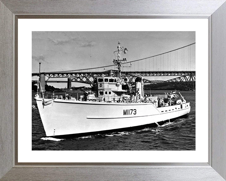 HMS Pollington M1173 | Photo Print | Framed Print | Ton Class | Minesweeper | Royal Navy - Hampshire Prints