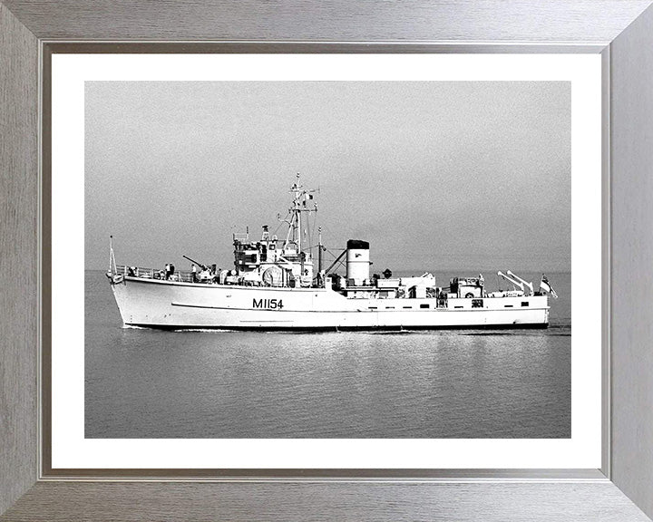 HMS Kellington M1154 Royal Navy Ton Class Minesweeper Photo Print or Framed Print - Hampshire Prints