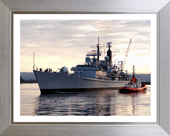 HMS Gloucester D96 Royal Navy Type 42 destroyer Photo Print or Framed Print - Hampshire Prints