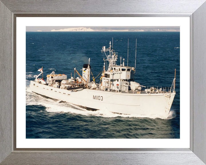 HMS Alfriston M1103 | Photo Print | Framed Print | Ton Class | Minesweeper | Royal Navy