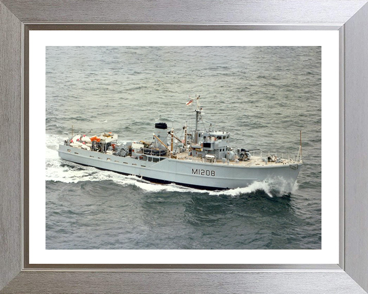 HMS Lewiston M1208 | Photo Print | Framed Print | Ton Class | Minesweeper | Royal Navy