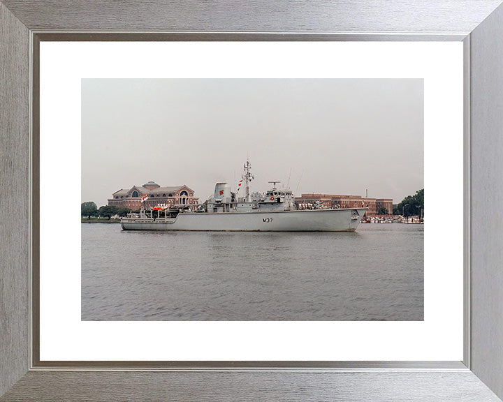 HMS Chiddingfold M37 Royal Navy Hunt class minehunter Photo Print or Framed Print - Hampshire Prints