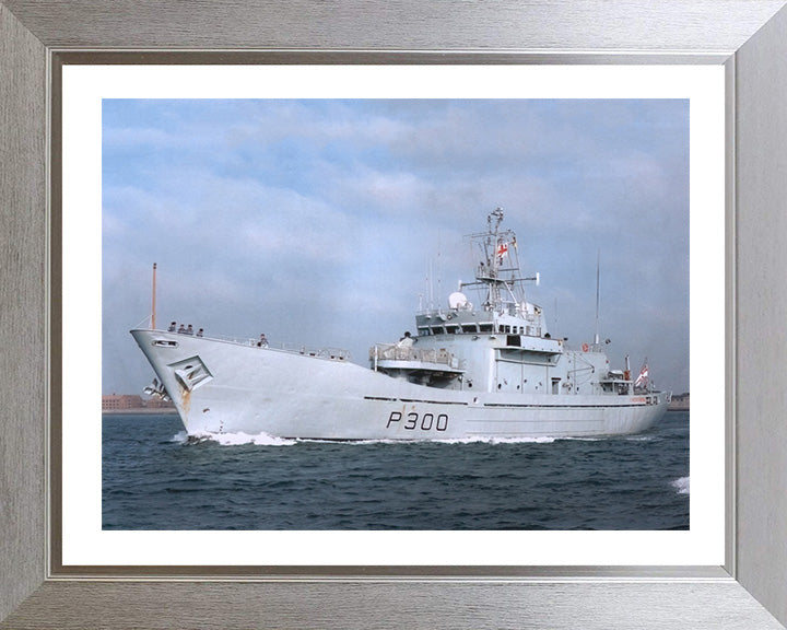 HMS Lindisfarne P300 | Photo Print | Framed Print | Island Class | Patrol Vessel | Royal Navy - Hampshire Prints