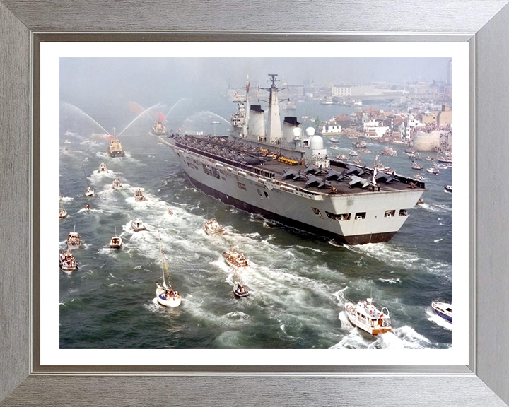 HMS Invincible R05 | Photo Print | Framed Print | Invincible Class | Aircraft Carrier | Royal Navy - Hampshire Prints