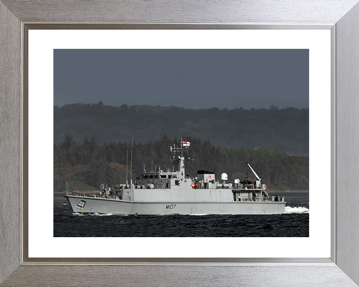 HMS Pembroke M107 Royal Navy Sandown class minehunter Photo Print or Framed Print - Hampshire Prints