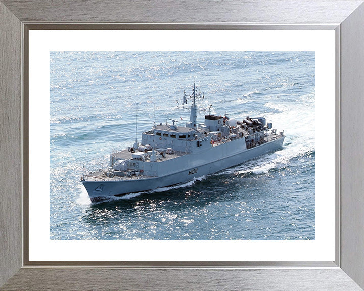 HMS Penzance M106 | Photo Print | Framed Print | Sandown Class | Minehunter | Royal Navy - Hampshire Prints