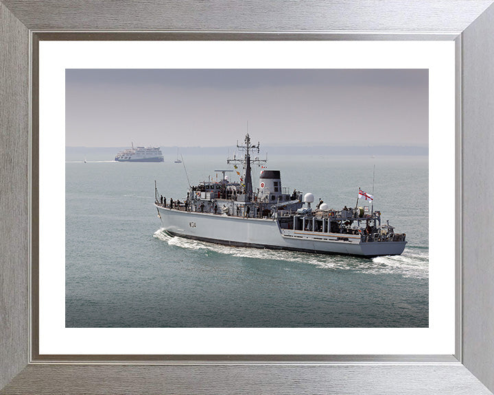 HMS Middleton M34 Royal Navy Hunt class mine countermeasures vessel Photo Print or Framed Print - Hampshire Prints