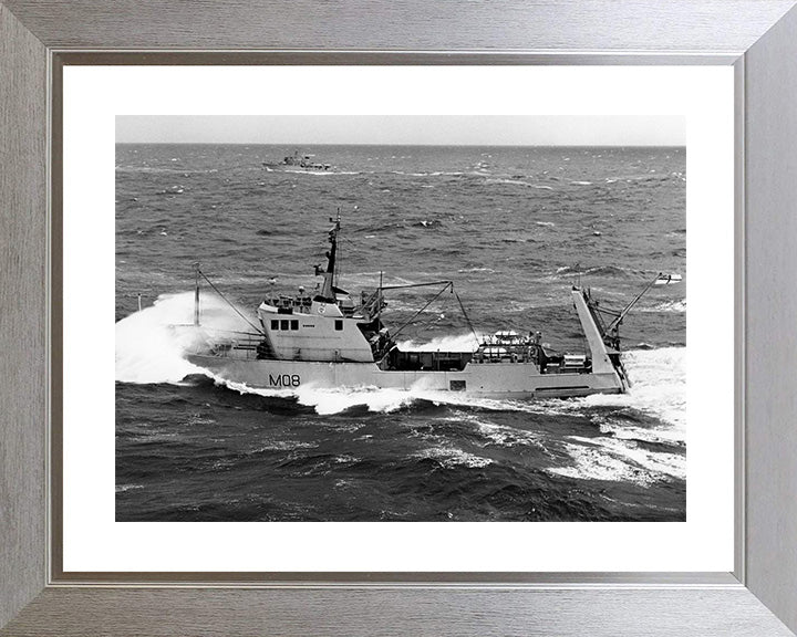 HMS Venturer M08 Royal Navy Converted minesweeper Photo Print or Framed Print - Hampshire Prints