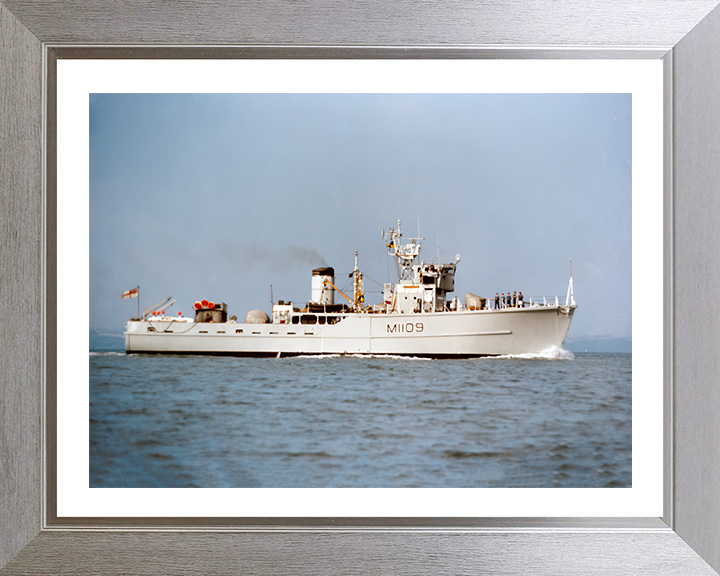 HMS Bickington M1109 | Photo Print | Framed Print | Ton Class | Minesweeper | Royal Navy