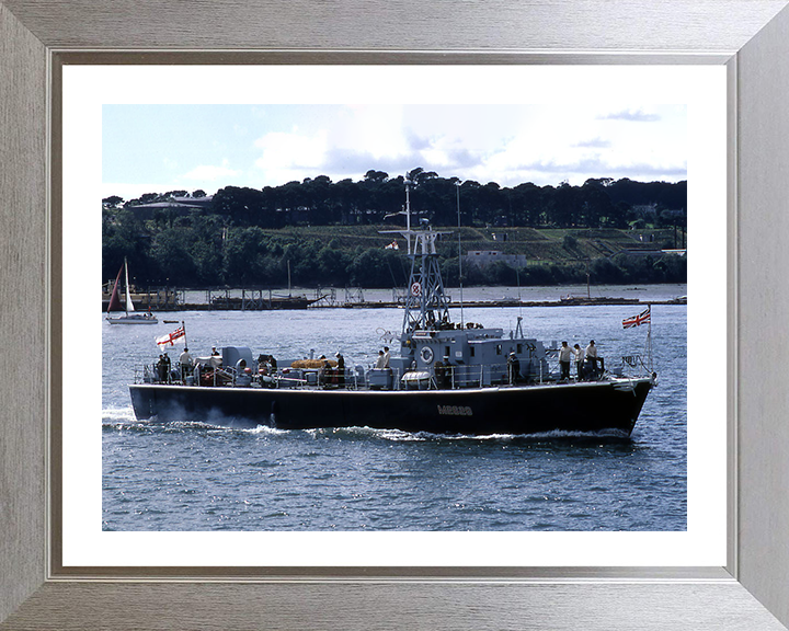 HMS Flintham M2628 | Photo Print | Framed Print | Ham Class | Minesweeper | Royal Navy