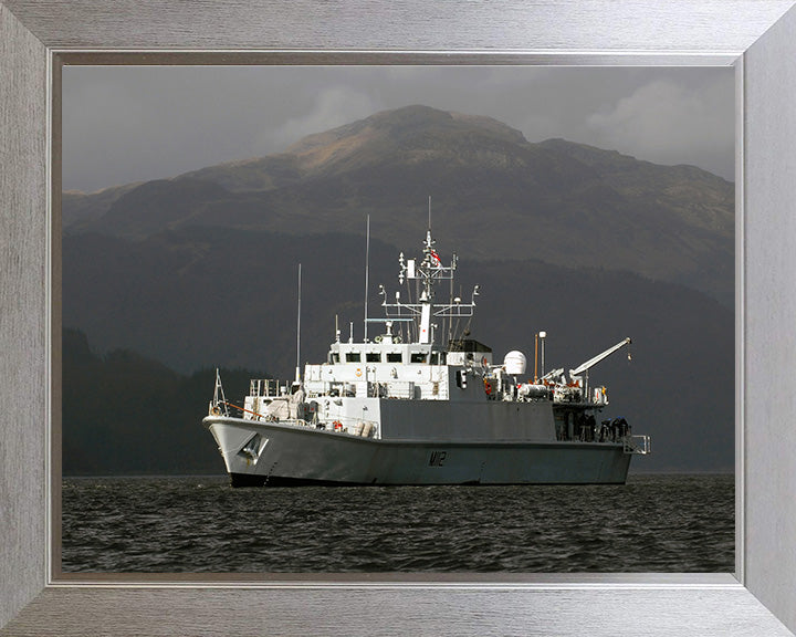 HMS Shoreham M112 | Photo Print | Framed Print | Sandown Class | Minehunter | Royal Navy - Hampshire Prints